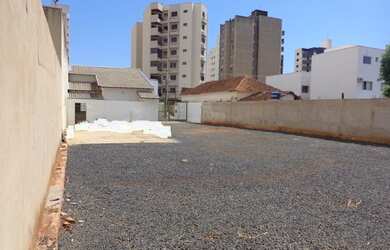 Imagem: O terreno possui 704m² de Área e está localizado em Martins