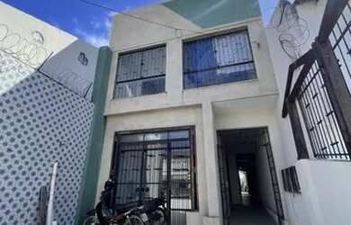 Imagem: A casa possui 2 Dormitórios, 5 Banheiros, 330m² de Área e