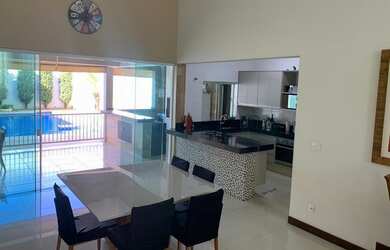 Imagem: A casa em condomínio possui 3 Dormitórios, 5 Banheiros, 4