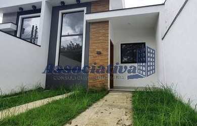 Imagem: A casa possui 3 Dormitórios, 2 Banheiros, 2 Vagas na garagem