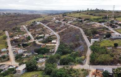 Imagem: O terreno possui 300m² de Área e está localizado em Matozinhos