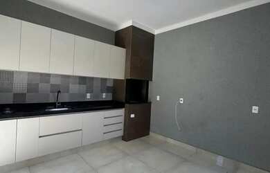 Imagem: A casa possui 3 Dormitórios, 4 Banheiros, 2 Vagas na garagem