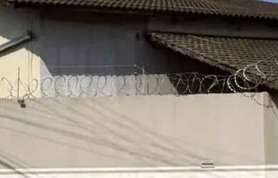 Imagem: A casa possui 3 Dormitórios, 3 Banheiros, 3 Vagas na garagem