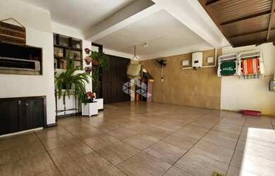 Imagem 7: CASA BAIRRO CAMOBI COM 4 DORMITÓRIOS, PISCINA E PÁTIO