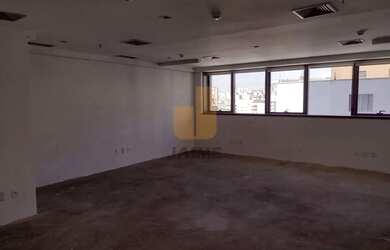 Imagem: O depósito possui 2 Vagas na garagem, 50m² de Área e está