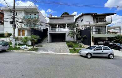 Imagem: A casa em condomínio possui 5 Dormitórios, 5 Banheiros, 4