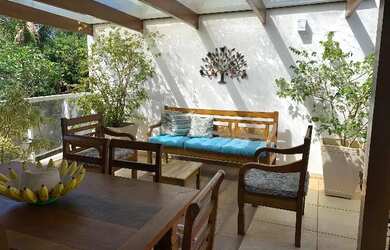 Imagem: A casa possui 4 Dormitórios, 4 Banheiros, 2 Vagas na garagem