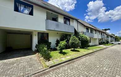 Imagem: A casa em condomínio possui 4 Dormitórios, 3 Banheiros, 2