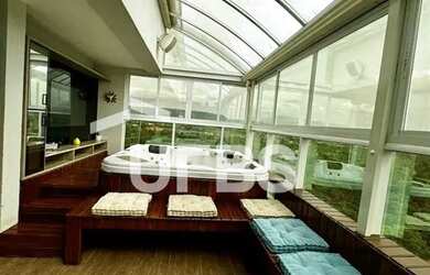 Imagem: O apartamento na cobertura possui 3 Dormitórios, 5 Banheiros