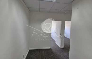 Imagem: O depósito possui 1 Vaga na garagem, 36m² de Área e está