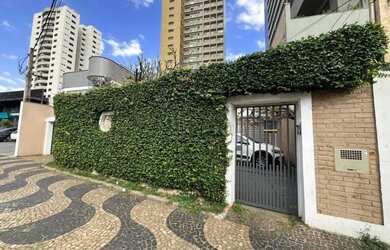 Imagem: A casa possui 5 Dormitórios, 4 Banheiros, 5 Vagas na garagem