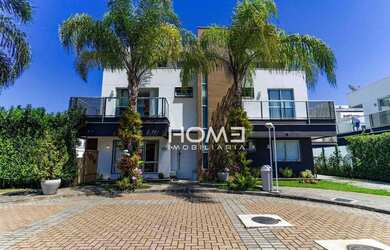 Imagem: A casa em condomínio possui 4 Dormitórios, 1 Banheiro, 3 Vagas