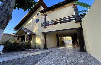 Imagem: A casa possui 3 Dormitórios, 2 Banheiros, 3 Vagas na garagem