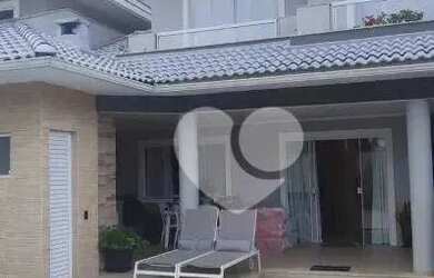 Imagem: A casa em condomínio possui 4 Dormitórios, 4 Banheiros, 2