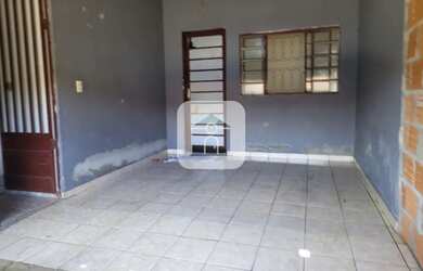 Imagem: A casa possui 2 Dormitórios, 1 Banheiro, 1 Vaga na garagem