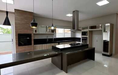 Imagem: A casa em condomínio possui 4 Dormitórios, 2 Banheiros, 2