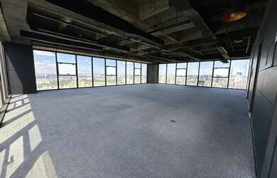 Imagem: O depósito possui 4 Vagas na garagem, 170m² de Área e está