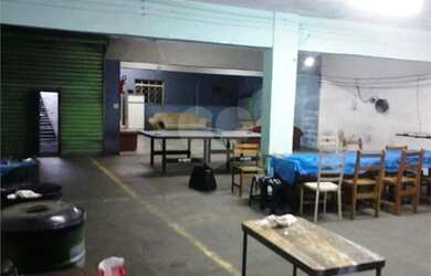 Imagem: O depósito possui 5 Vagas na garagem, 493m² de Área e está