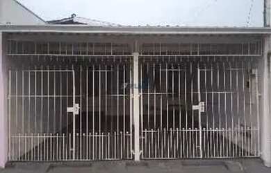 Imagem: A casa possui 2 Dormitórios, 1 Banheiro, 2 Vagas na garagem