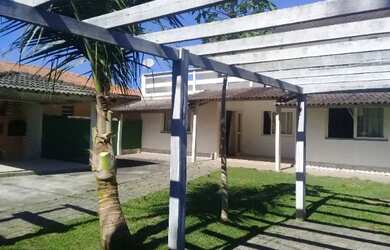 Imagem: A casa possui 4 Dormitórios, 4 Banheiros, 2 Vagas na garagem