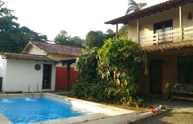 Imagem: A casa possui 3 Dormitórios, 5 Banheiros, 2 Vagas na garagem