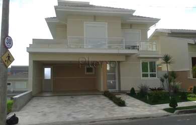 Imagem: A casa em condomínio possui 3 Dormitórios, 2 Banheiros, 4