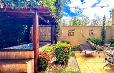 Imagem: A casa em condomínio possui 3 Dormitórios, 3 Banheiros, 2