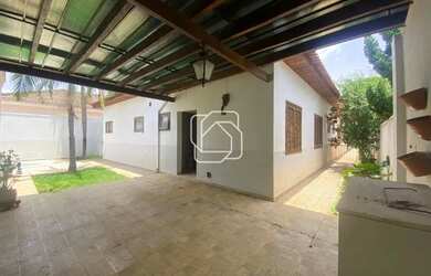 Imagem: A casa em condomínio possui 4 Dormitórios, 5 Banheiros e 273m²