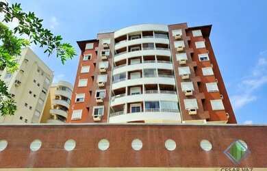 Imagem: O apartamento possui 1 Dormitório, 1 Banheiro, 1 Vaga na garagem