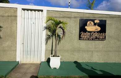 Imagem: A casa possui 5 Dormitórios, Acomodam 30 pessoas, 5 Vagas na