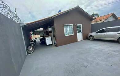 Imagem: A casa possui 3 Dormitórios, 2 Banheiros e está localizado