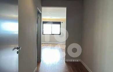 Imagem: A casa em condomínio possui 4 Dormitórios, 2 Banheiros, 2