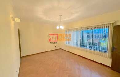 Imagem: A casa possui 3 Dormitórios, 3 Banheiros, 4 Vagas na garagem