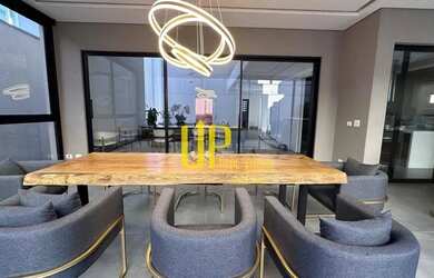 Imagem: A casa em condomínio possui 4 Dormitórios, 5 Banheiros, 3