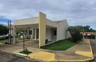 Imagem: A casa em condomínio possui 3 Dormitórios, 2 Banheiros, 2
