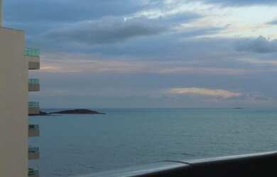 Imagem: O apartamento possui 3 Dormitórios, Acomodam 10 pessoas, 1