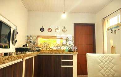 Imagem: A casa possui 5 Dormitórios, 3 Banheiros, 5 Vagas na garagem