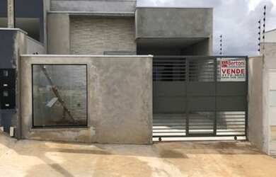 Imagem: A casa possui 2 Dormitórios, 1 Banheiro, 1 Vaga na garagem