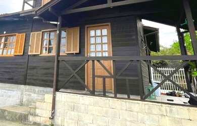 Imagem: A casa possui 4 Dormitórios, 1 Banheiro, 156m² de Área e