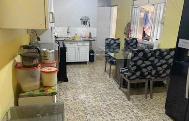 Imagem: A casa possui 2 Dormitórios, 1 Banheiro, 4 Vagas na garagem