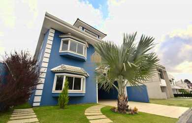 Imagem: A casa em condomínio possui 5 Dormitórios, 5 Banheiros, 4