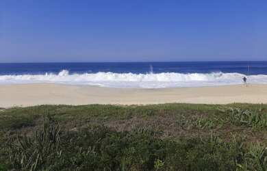 Imagem: O terreno possui 120m² de Área e está localizado em Jaconé