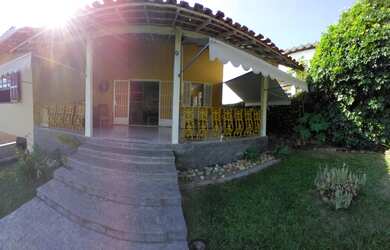 Imagem: A casa possui 2 Dormitórios, 3 Banheiros, 5 Vagas na garagem