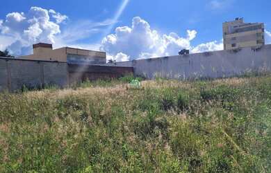 Imagem: O terreno possui 600m² de Área e está localizado em Centro