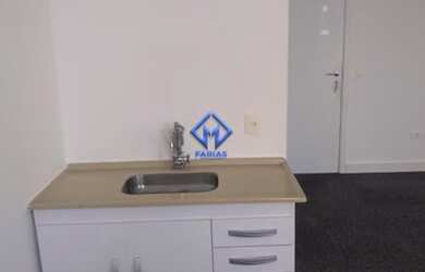 Imagem: O depósito para alugar possui 1 Vaga na garagem e 32m² de