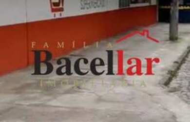 Imagem: O depósito possui 5 Vagas na garagem, 1000m² de Área e está