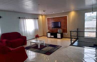 Imagem: A casa em condomínio possui 5 Dormitórios, 3 Banheiros, 2