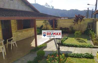 Imagem: A casa possui 5 Dormitórios, 3 Banheiros, 3 Vagas na garagem