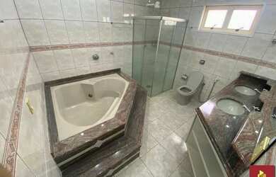 Imagem 11: Casa de condomínio térrea para aluguel possui 236 metros quadrados com...