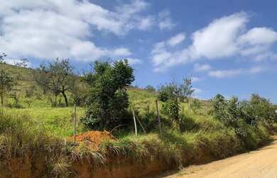 Imagem: O terreno possui 600m² de Área e está localizado em Centro